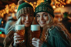 ai generato Due donne indossare fata cappelli Tenere birra foto