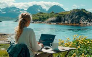 ai generato un' donna è seduta a un' tavolo con un' il computer portatile vicino il mare foto