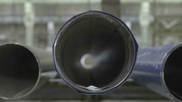 nuovo industriale metallo fogna tubi davanti Visualizza, vicino su. tubo davanti Visualizza foto