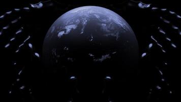 nero sfondo con rotante pianeta e modelli. design. in giro suo asse è un' rotante pianeta terra fatto nel 3d formato e riflettendo nel diverso sfumature. foto