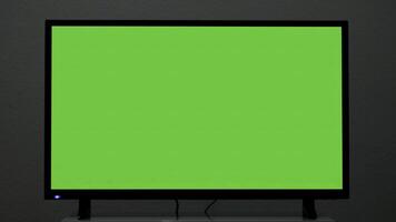 tv verde schermo nel vivente camera. concetto. croma chiave schermo per pubblicità. foto