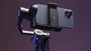 stabilizzatore per il smartphone con tre macchine fotografiche isolato su un' rosa parete sfondo. azione. nuovo professionale steadicam per tiro e un' Telefono. foto