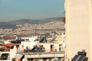 Atene, Grecia, dicembre 14 2023 tipico solare pannelli Usato su appartamento edificio nel Atene foto