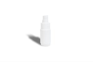 bianca bottiglia alcool spray con protezione concetto nel bianca sfondo foto