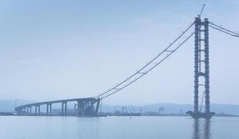 ponte costruzione su mare foto