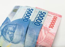 indonesiano i soldi rupia isolato su bianca sfondo foto