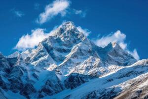 ai generato catturare il grandezza di snow-capped picchi contro un' chiaro blu cielo foto