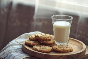 ai generato un' di legno vassoio con biscotti e un' bicchiere di latte foto