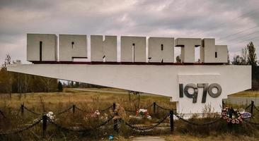 pripyat, ucraina, 2021 - vista del monumento pripyat a chernobyl foto