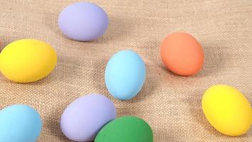 uova di Pasqua o uova colorate. multicolori di uova di pasqua foto