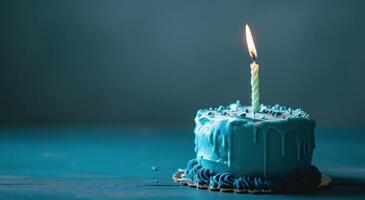 ai generato leggero candela su un' compleanno torta con blu glassatura foto