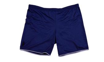 pantaloncini sportivi blu scuro isolati su bianco, pantaloncini da corsa da vicino.