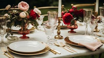 ai generato nozze e evento celebrazione tablescape con fiori, formale cena tavolo ambientazione con Rose e vino, elegante floreale tavolo arredamento per cena festa e vacanza decorazione, casa messa in piega foto