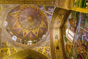 nuova julfa, isfahan, iran, 2016 - vista interna di vank, cattedrale del santo salvatore armeno. foto