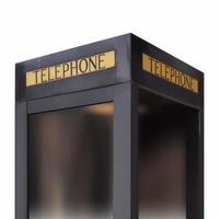 cabina telefonica isolata foto