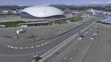 sochi, Russia costruzione di bolshoy ghiaccio cupola nel sochi, Russia per inverno olimpico Giochi 2014. bolshoy ghiaccio palazzo. aereo centrale piazza nel olimpico parco nel sochi, Russia. uno anno dopo XXII inverno foto