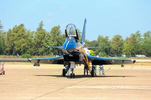 nakhonratchasima, Tailandia novembre 27, 2015 - f16 gripen e agosto 1 ° acrobatico squadra impegnato nel acrobazie. foto