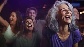 ai generativo contento anziano donne potabile cocktail bicchieri seduta a bar tavolo gruppo di migliore amici godendo contento ora applauso bevande a pub ristorante vita stile concetto con ragazze appendere in foto