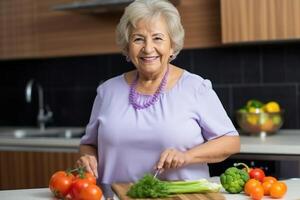 ai generativo anziano donna assunzione un' autoscatto cucinando verdure con Aiuto di ricetta su tavoletta nel il cucina a casa foto