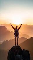 ai generativo successo donna escursionista escursioni a piedi su Alba montagna picco giovane donna con zaino salire per il montagna superiore scoperta viaggio destinazione concetto foto