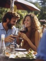 ai generativo giovane coppia nel amore su un' Data avendo divertimento potabile rosso vino nel agriturismo giardino multirazziale fidanzato e fidanzata godendo vino degustazione fine settimana Esperienza a ristorante terrazza foto