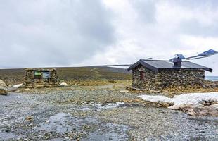 cottage in pietra galdhopiggen jotunheimen la montagna più alta della norvegia scandinavia.