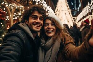 ai generato contento coppia festeggiare Natale vigilia a notte insieme nel il città. celebrazione, vacanza concetto foto
