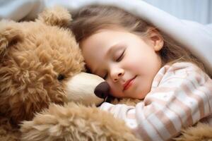 ai generato un' poco ragazza addormentato nel il braccia di un' enorme orsacchiotto orso. ai generato foto