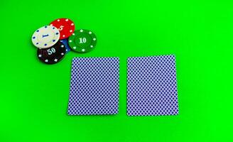 poker gioco, Due carte e patatine fritte. foto