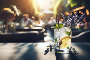 ai generato sbalorditivo lavanda cocktail viola bevanda nel un' bicchiere su bianca sfondo con ghiaccio e lavanda fiori. ghiacciato freddo estate bere, limonata. foto