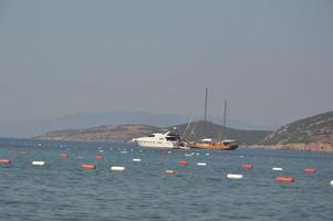 gumbet, turchia, 2020 - panorama della spiaggia e della spiaggia a bodrum foto