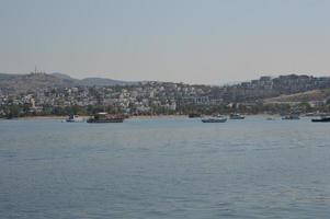 bodrum, turchia, 2020 - yacht parcheggiati nel porto turistico foto