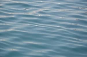 consistenza dell'acqua di mare verde-blu nell'Egeo foto