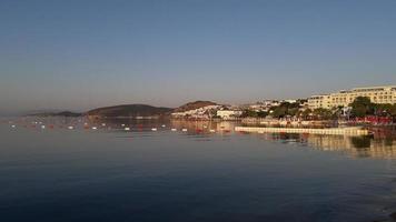 gumbet, baia del mar egeo di bodrum e panorama della spiaggia foto