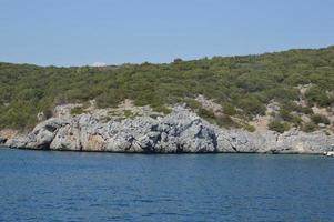 mar egeo in turchia, panorama di montagne e costa foto