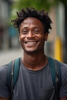 ai generato ritratto di un' sorridente africano uomo nel avvicinamento in piedi su il strada foto