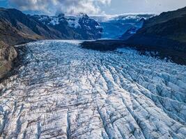 svnafellsjkull ghiacciaio nel Islanda. superiore Visualizza. skaftafell nazionale parco. ghiaccio e cenere di il vulcano struttura paesaggio, bellissimo natura ghiaccio sfondo a partire dal Islanda foto