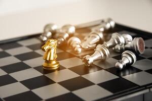 scacchi tavola - il solo attività commerciale combattente gioco con un' singolo vincitore. foto