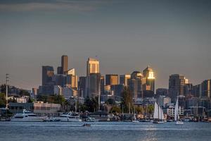 skyline di Seattle al tramonto foto