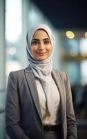 ai generato carismatico musulmano donna d'affari sorridente foto