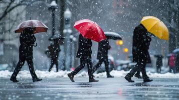 ai generato persone con ombrelli a piedi su il strada durante pesante nevicata foto