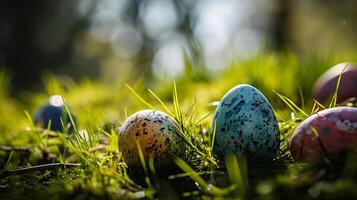 ai generato Pasqua uova su verde erba con fiori e bokeh effetto foto