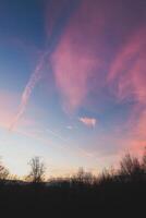 rosso-arancione cielo nel beskydy montagne, ceco repubblica foto