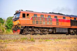 vecchio in stile thailandese treni quello può ancora Raccogliere viaggiatori su il treno brani foto