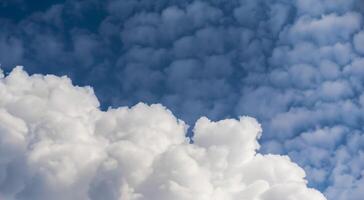 ai generato soffice morbido nuvole. bellissimo nuvoloso cielo. sognare nube di Paradiso. natura sfondo o sfondo. foto