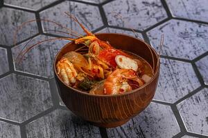 tailandese tradizionale tom yum la minestra foto