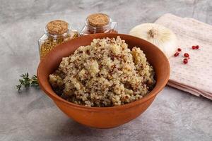 vegano cucina - bollito quinoa cereale foto