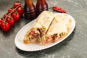 shawarma con grigliato pollo carne foto