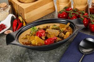 giallo tailandese curry con Manzo foto