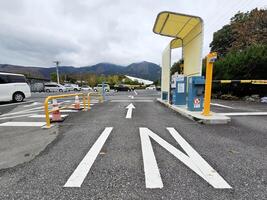 Yufuin, Giappone novembre 12, 2023 auto parcheggio servizio nel Yufuin. yufuin è un' famoso punto di riferimento nel oita quartiere, Giappone. foto